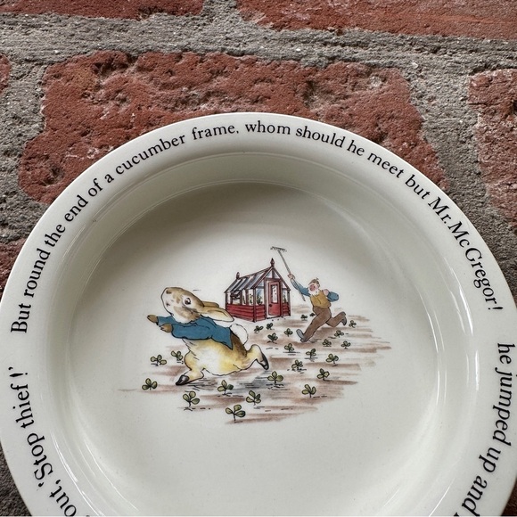 WEDGWOOD of ETRURIA & BARLASTON PETER RABBIT BOWL, Made In England, collectible - Picture 3 of 11